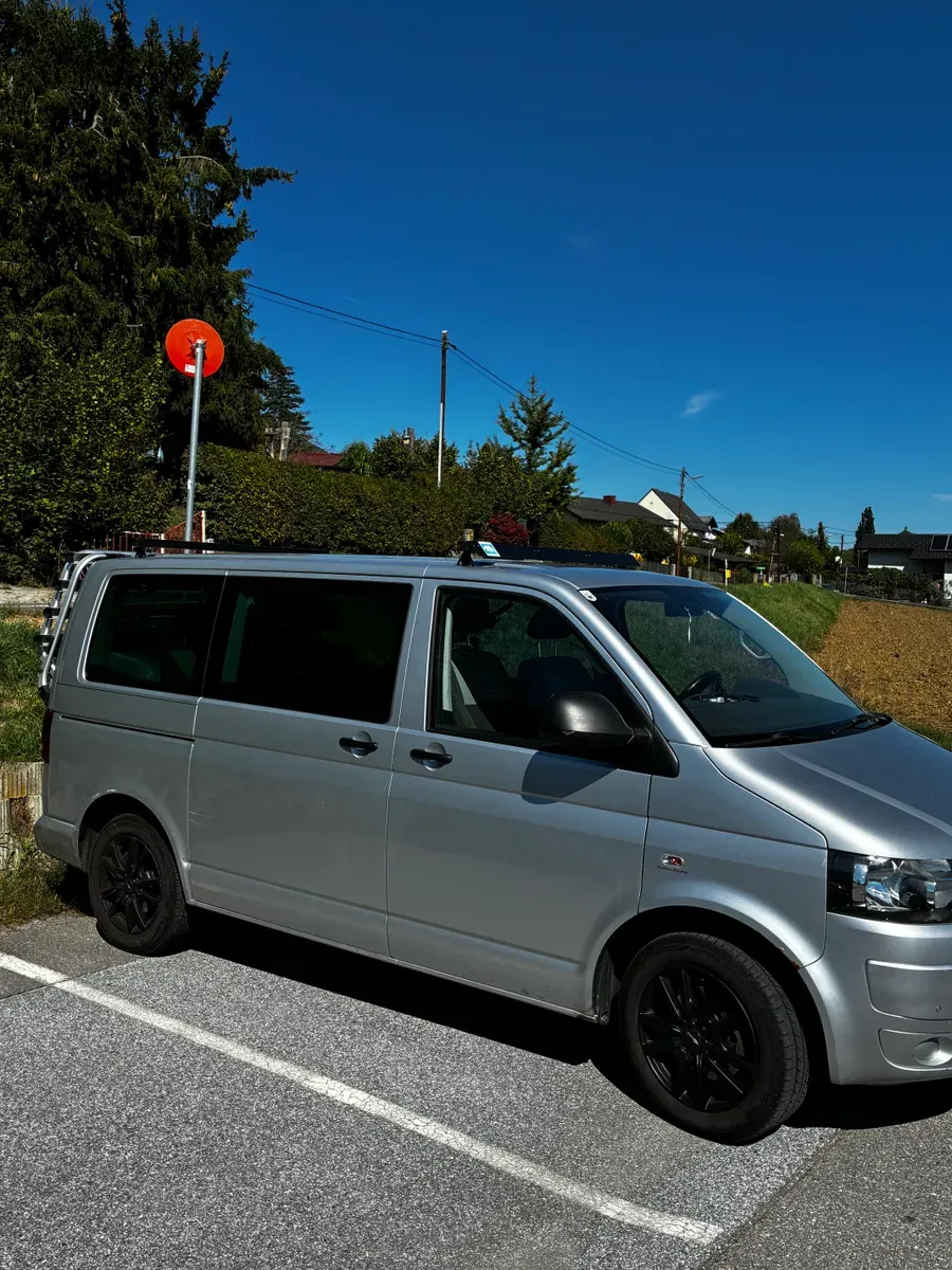 Volkswagen Multivan 2011 photo 2