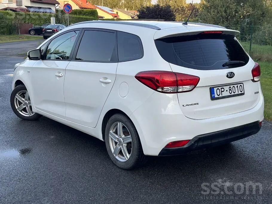 Kia Carens 2015 photo 2