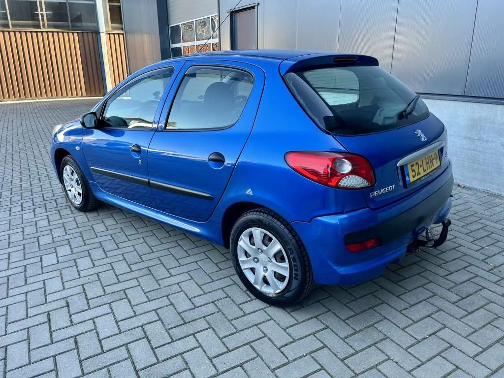 Peugeot 206 2010 photo 3