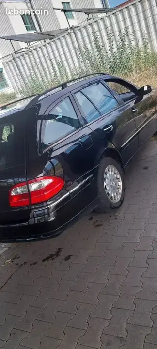 Mercedes-Benz E-Class 2004 photo 2