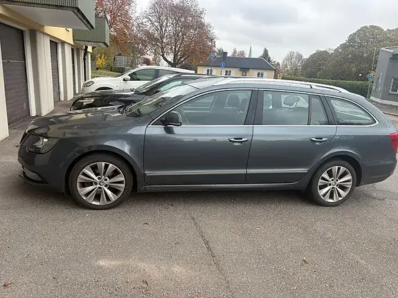 Skoda Superb 2015 photo 2