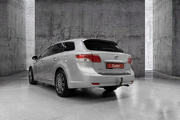 Toyota Avensis 2010 photo 2