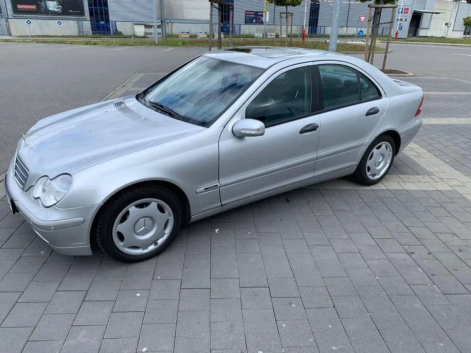 Mercedes-Benz 320