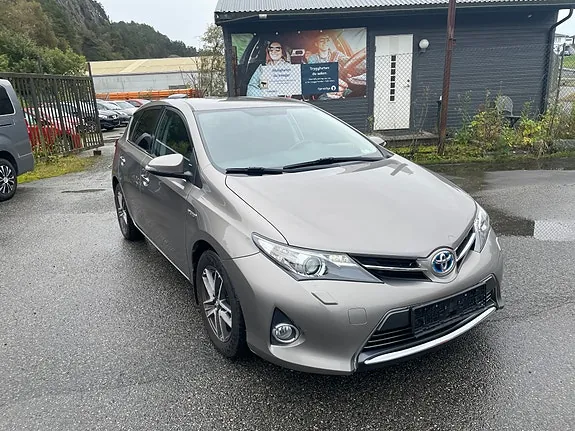Toyota Auris 2015 photo 3