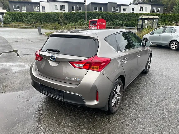 Toyota Auris 2015 photo 5