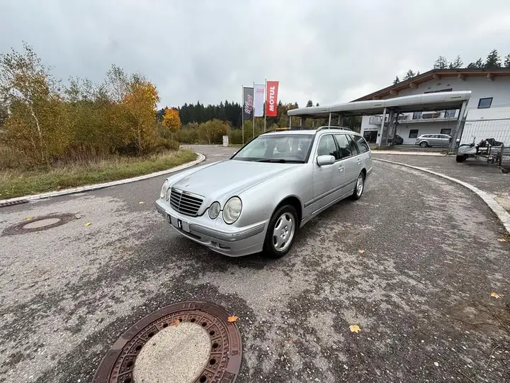 Mercedes-Benz E320