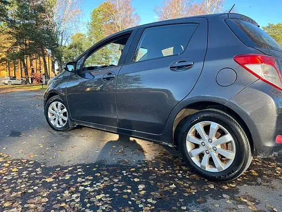 Toyota Yaris 2012 photo 5