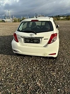 Toyota Yaris 2012 photo 4