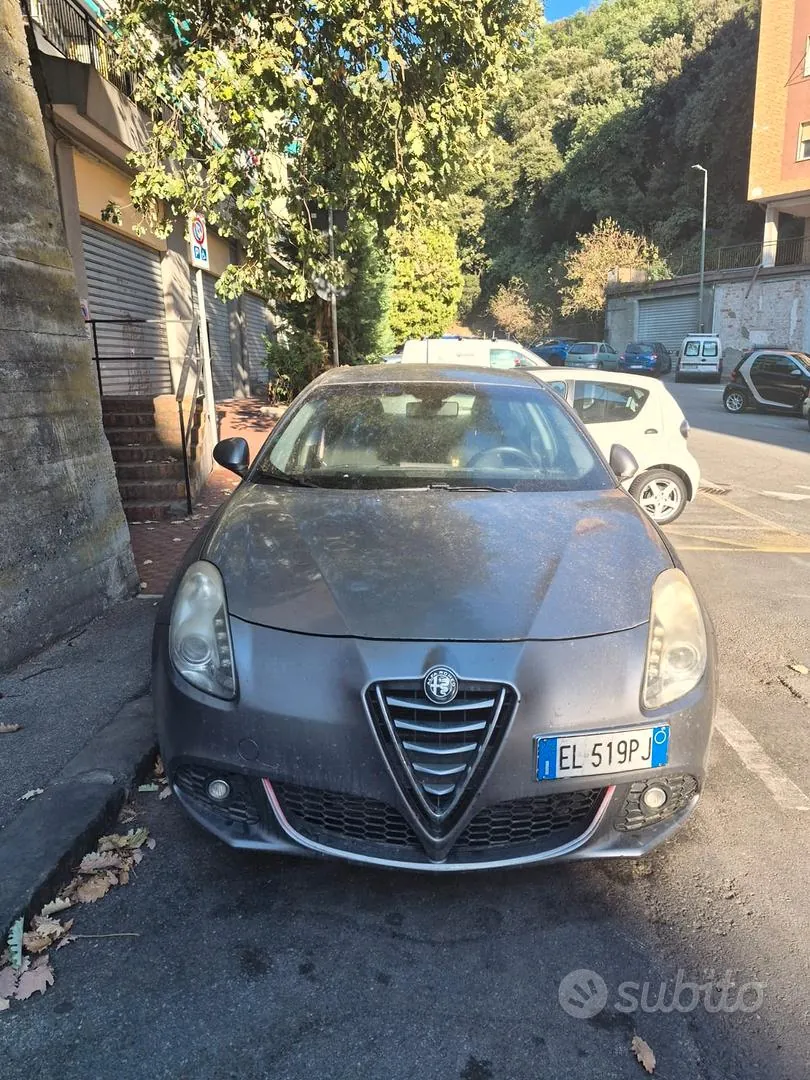 Alfa Romeo Giulietta 2012 photo 2