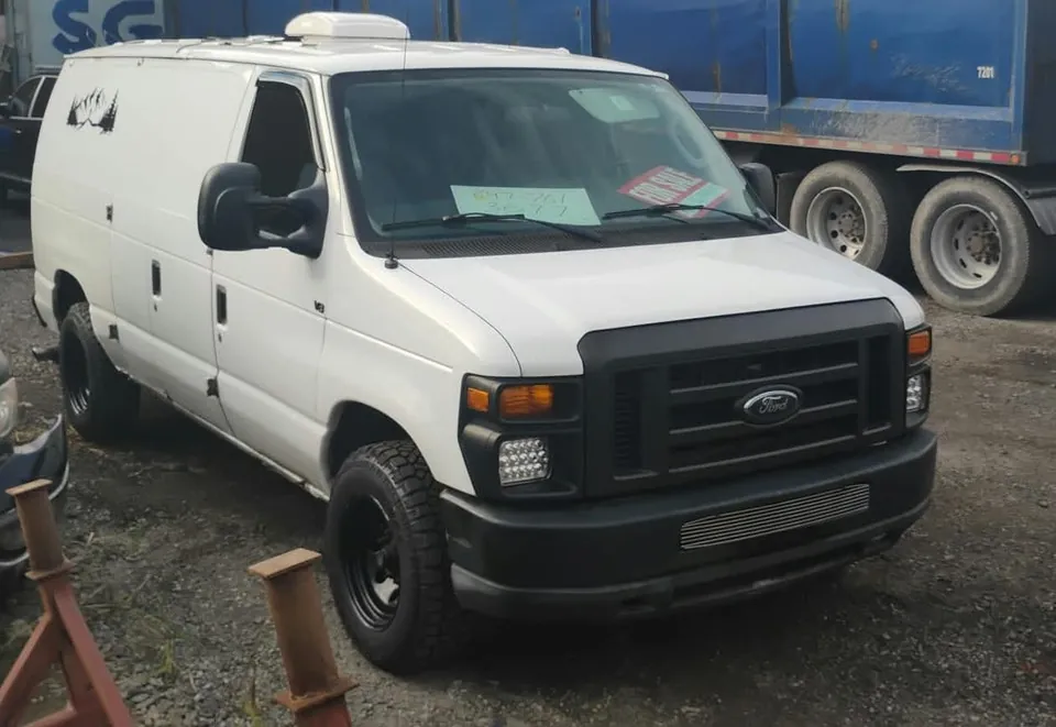 Ford E-150 2011 photo 4