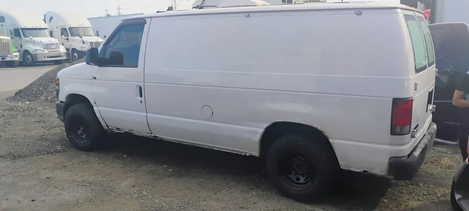 Ford E-150 2011 photo 5