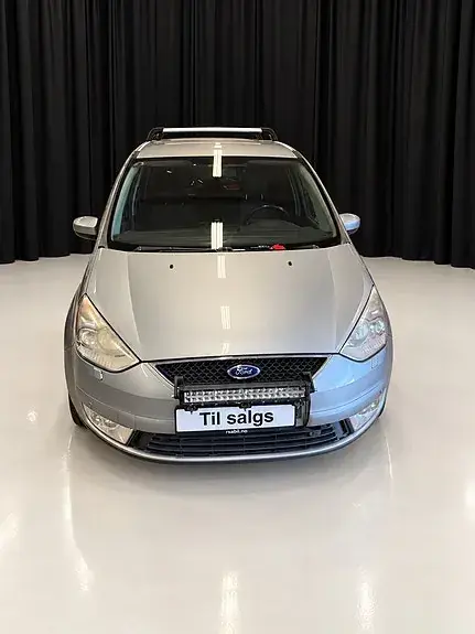 Ford Galaxy 2010 photo 2
