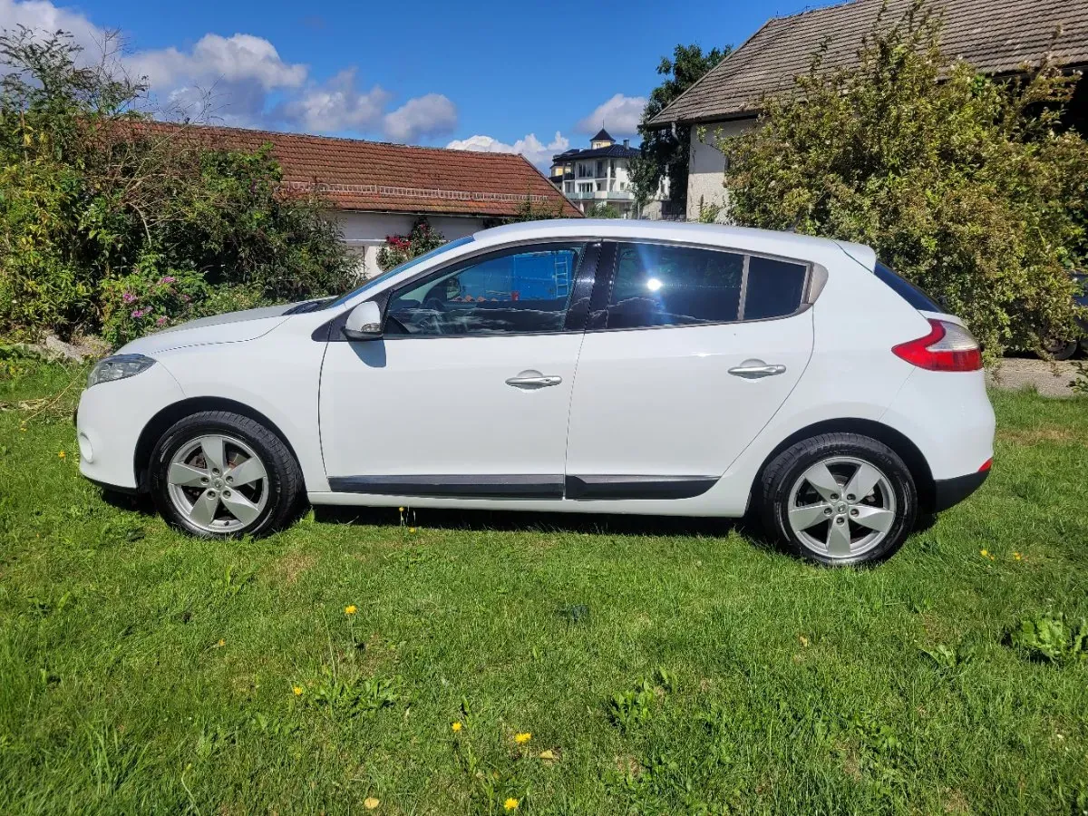 Renault Megane 2011 photo 2