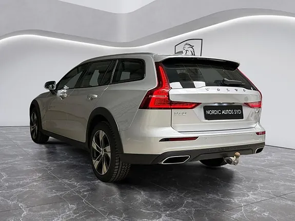 Volvo V60 Cross Country 2022 photo 3