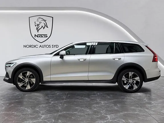 Volvo V60 Cross Country 2022 photo 2