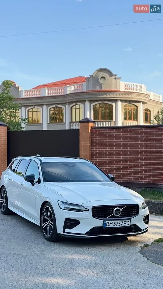 Volvo V60 2019 photo 2