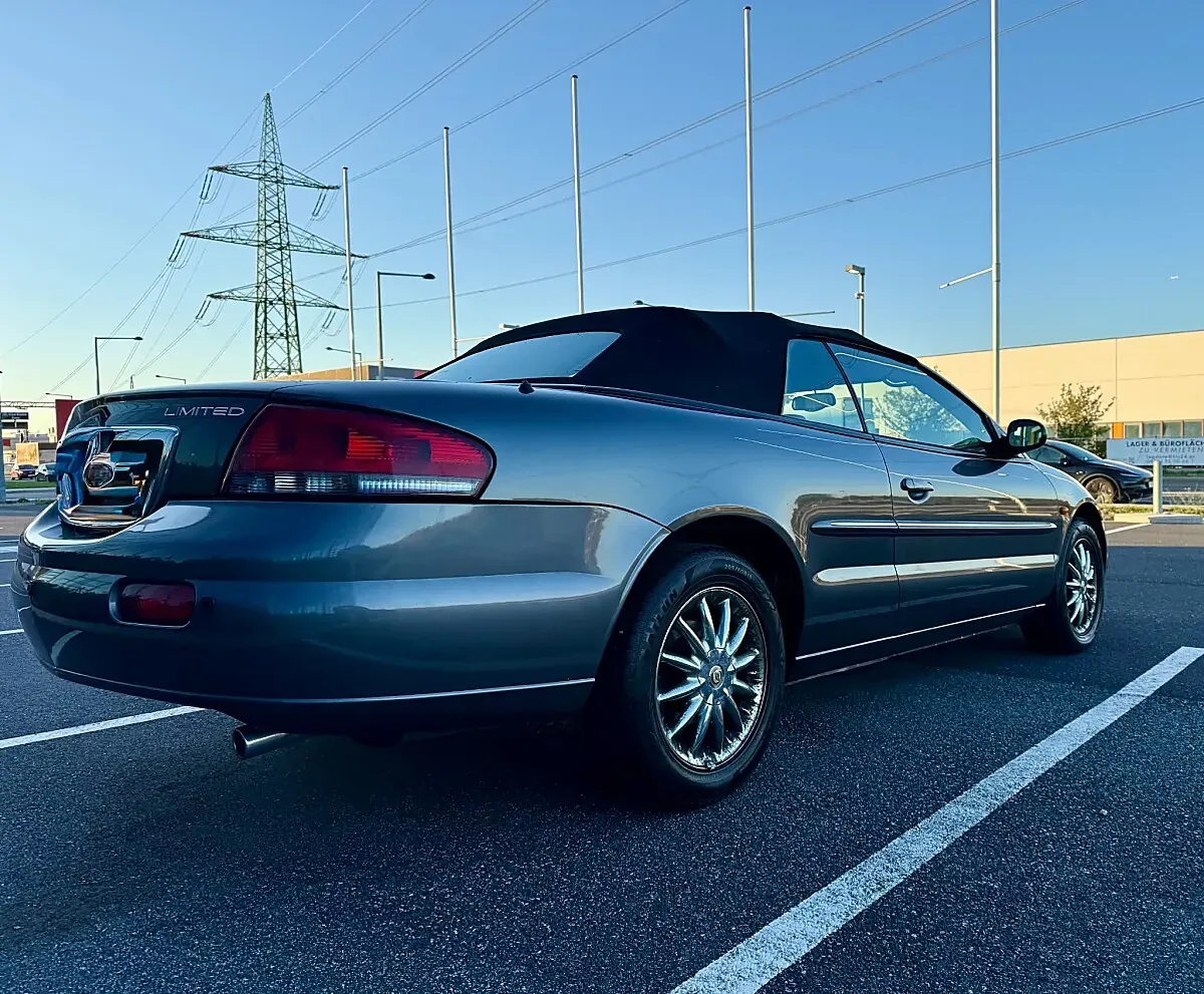 Chrysler Sebring 2004 photo 2