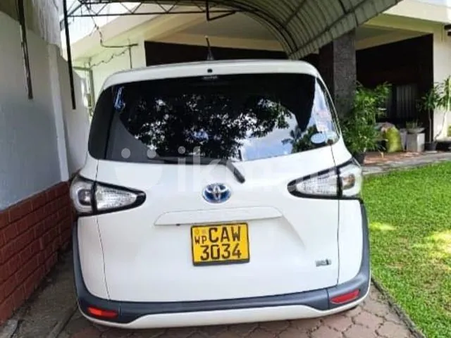 Toyota Sienta 2017 photo 3