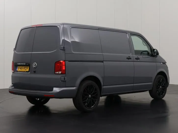 Volkswagen Transporter 2022 photo 2
