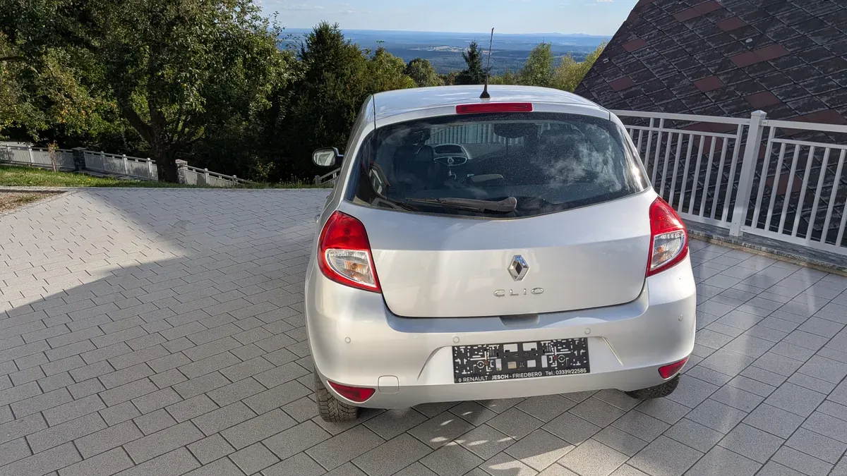 Renault Clio 2010 photo 3