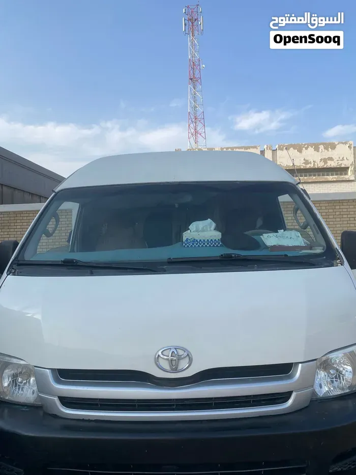 Toyota Hiace 2009 photo 2