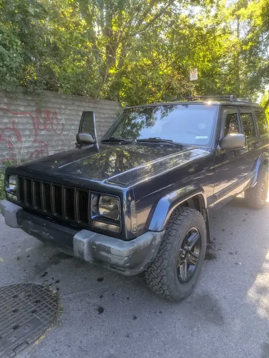Jeep Cherokee 2000 photo 3