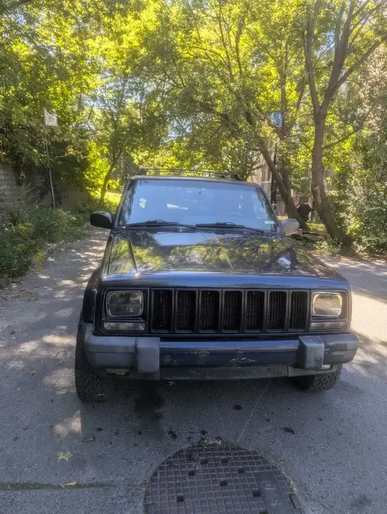 Jeep Cherokee 2000 photo 2