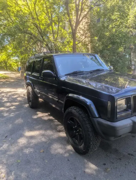 Jeep Cherokee 2000 photo 4