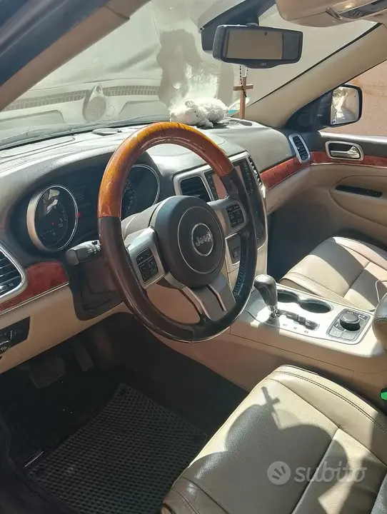 Jeep Grand Cherokee 2011 photo 3