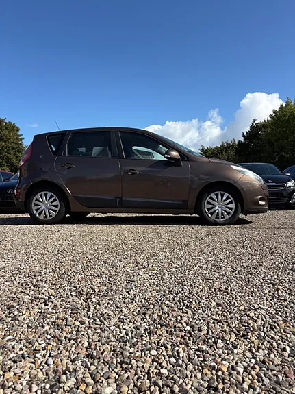 Renault Scenic 2010 photo 2