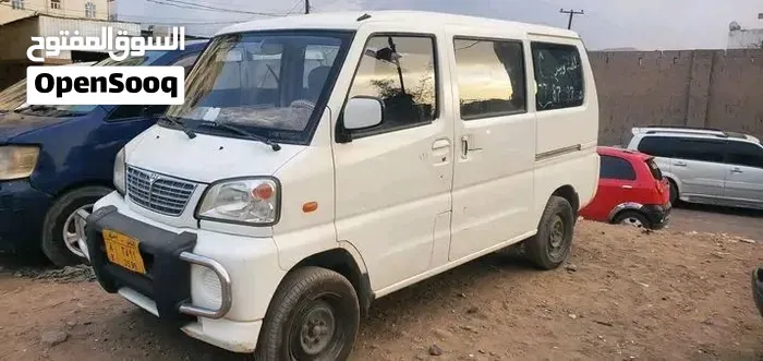 Toyota Bus - Van 2012 photo 2