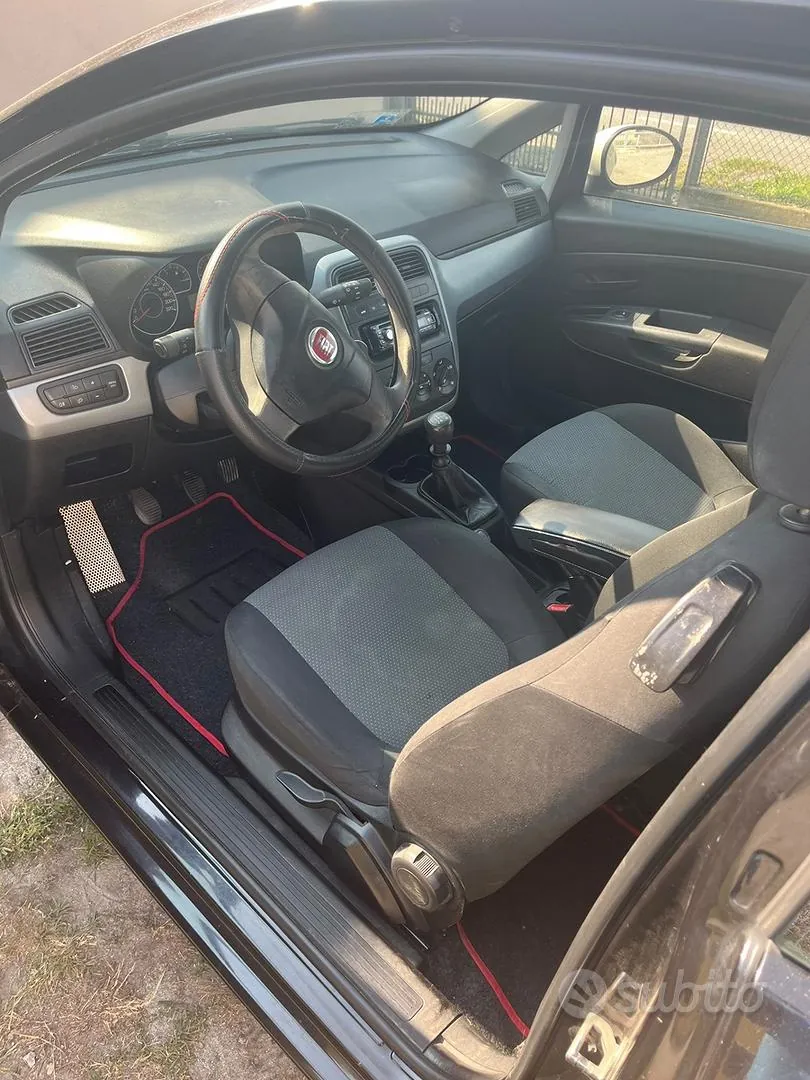 Fiat Grande Punto 2009 photo 4