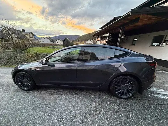 Tesla Model 3 2025 photo 5
