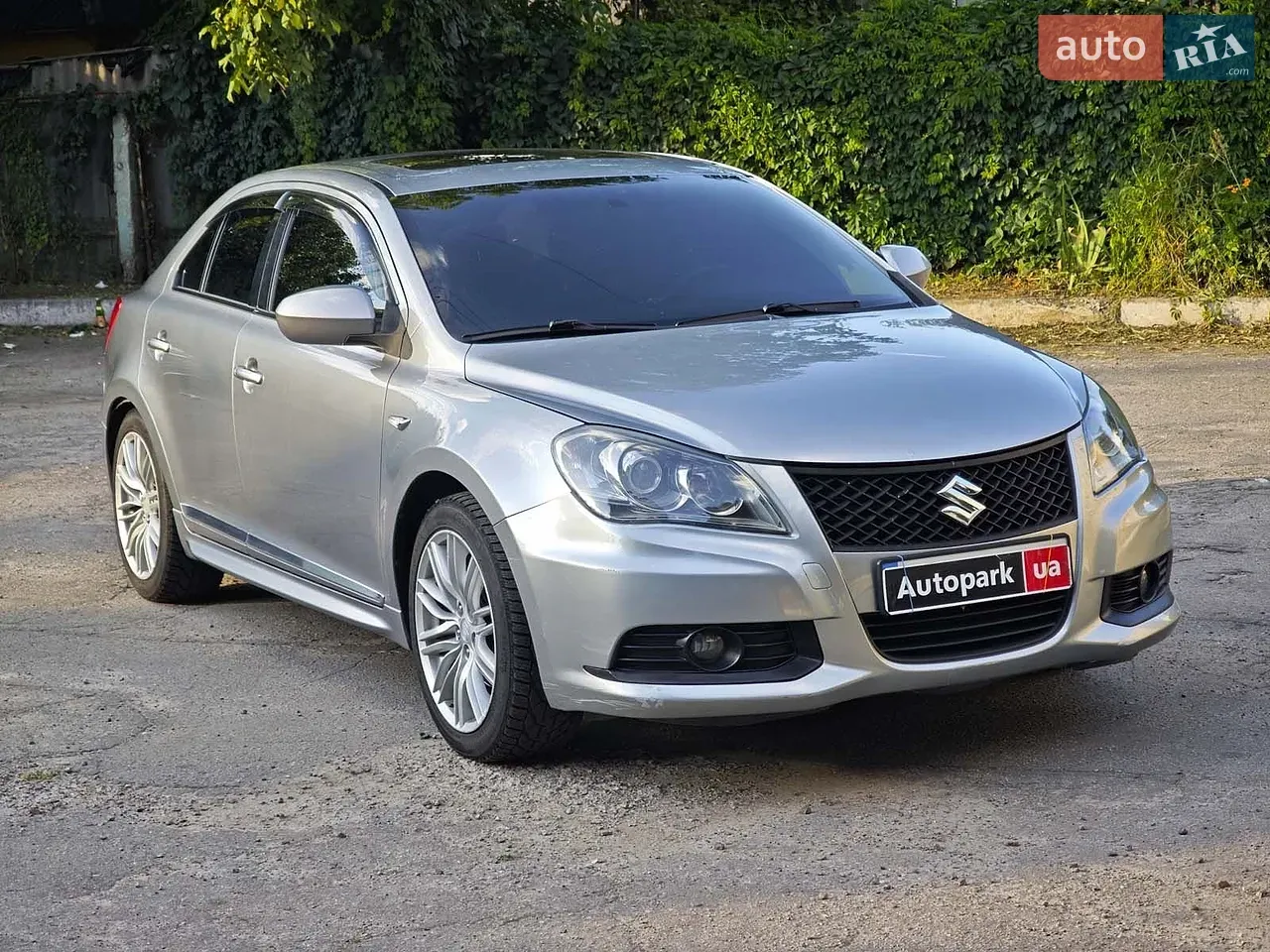 Suzuki Kizashi 2011 photo 3
