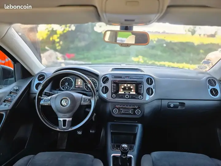 Volkswagen Tiguan 2012 photo 2