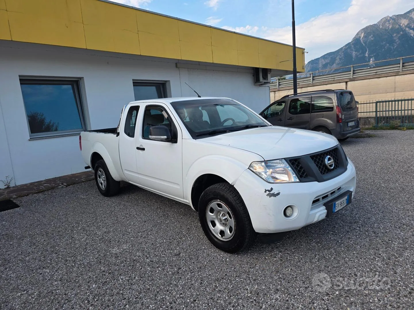 Nissan Navara 2014 photo 4