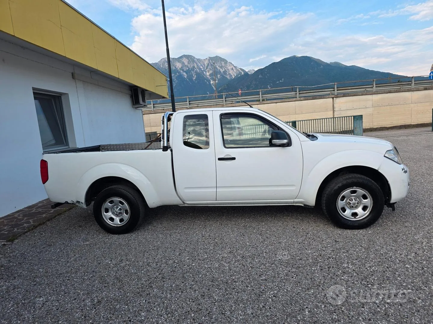 Nissan Navara 2014 photo 5