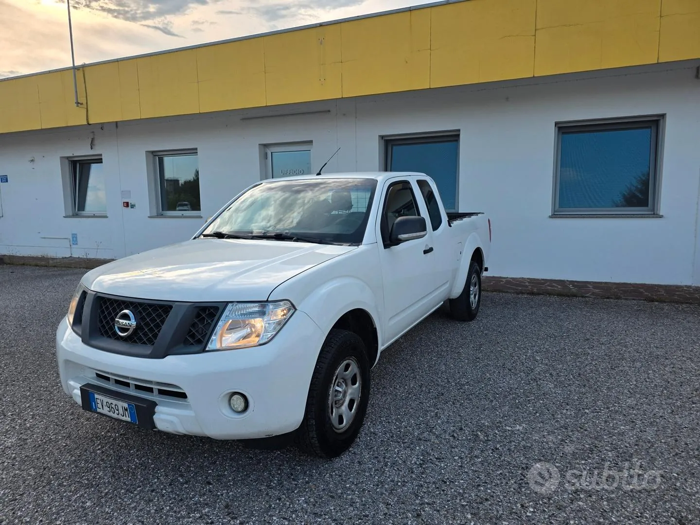 Nissan Navara 2014 photo 2