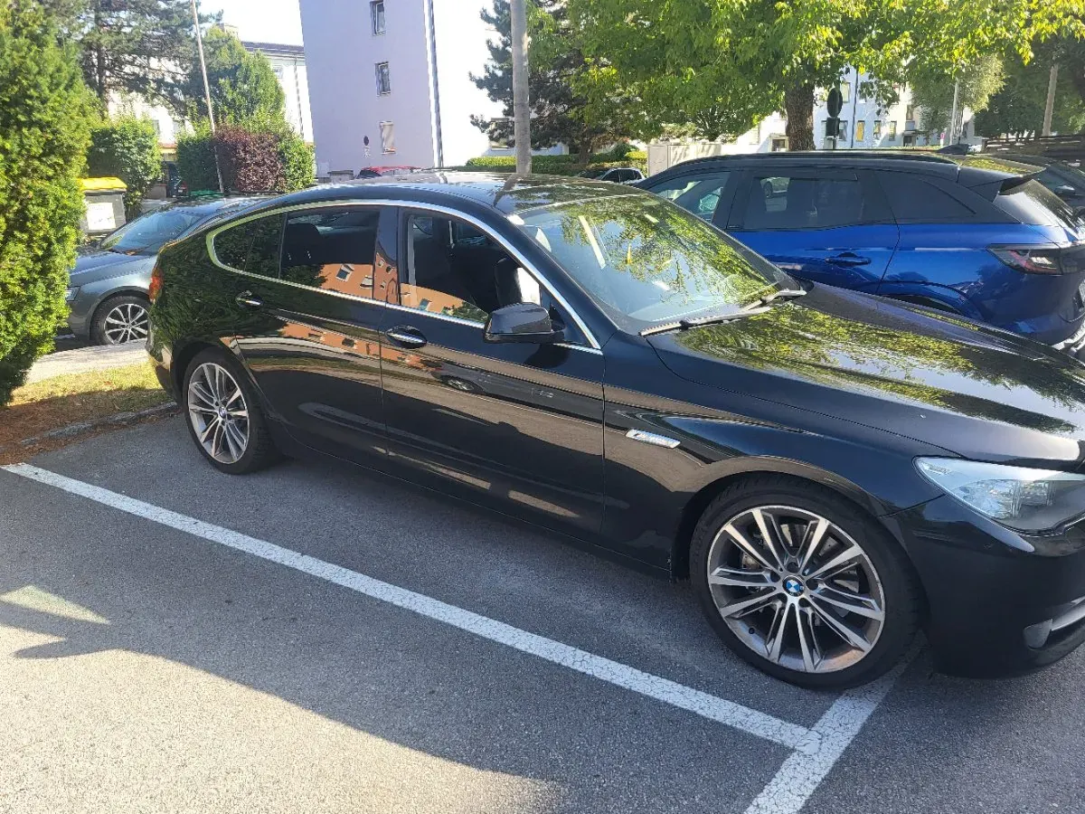 BMW 5 Series 2010 photo 2