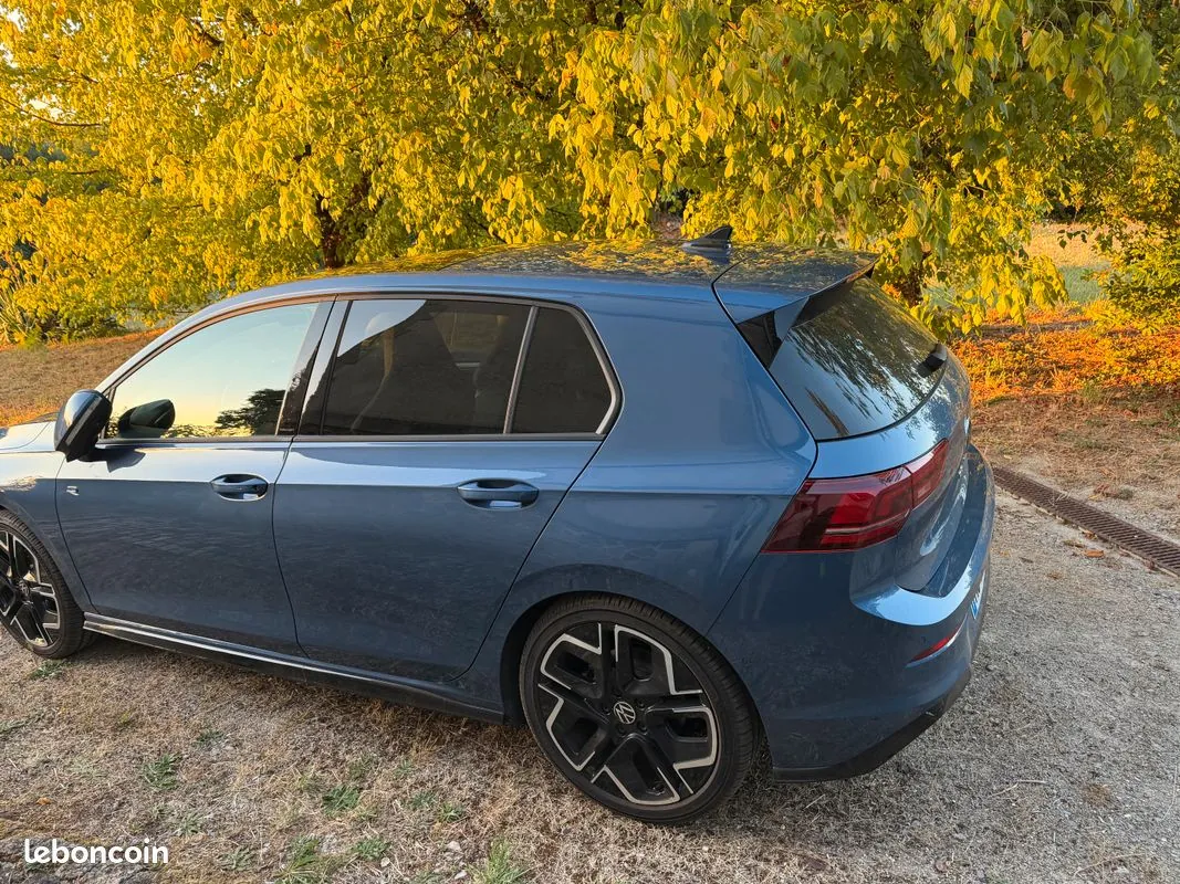 Volkswagen Golf 2025 photo 2