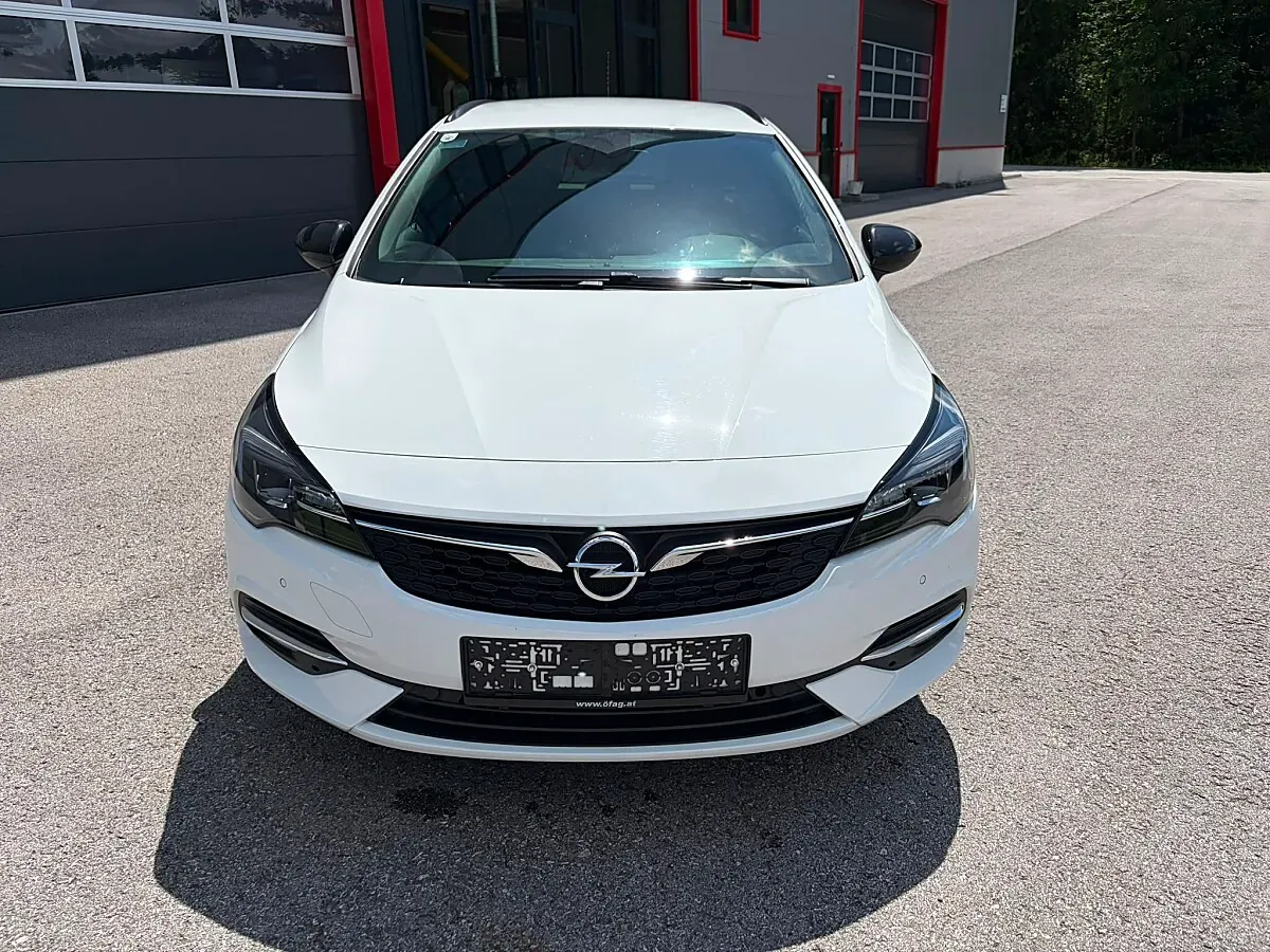 Opel Astra 2022 photo 2