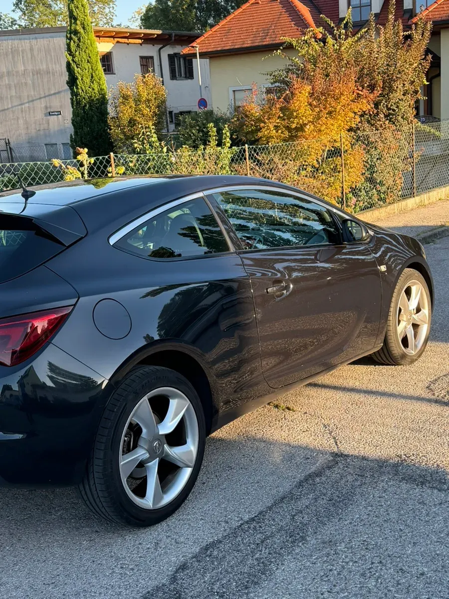 Opel Astra 2013 photo 3