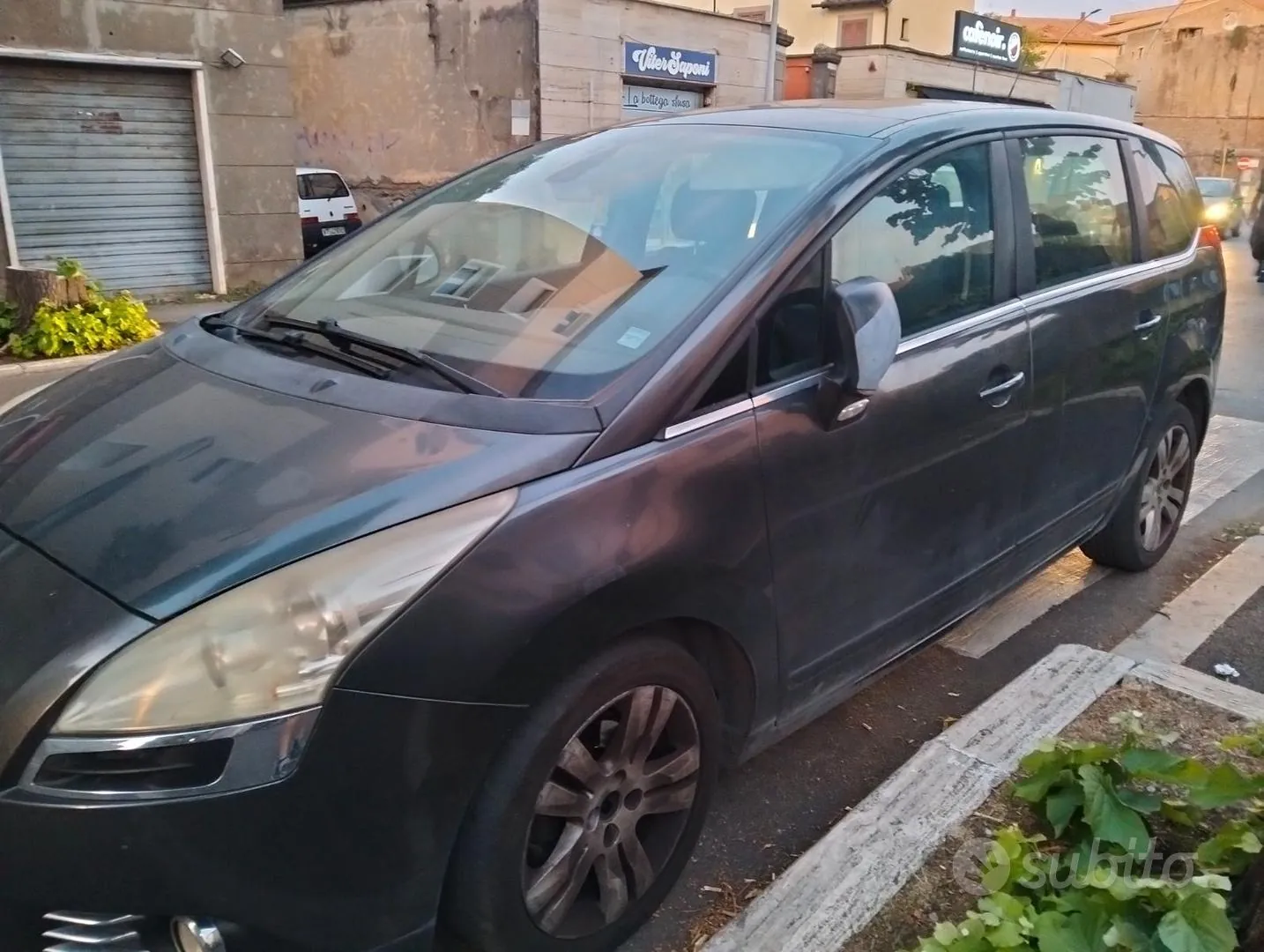 Peugeot 5008 2011 photo 2