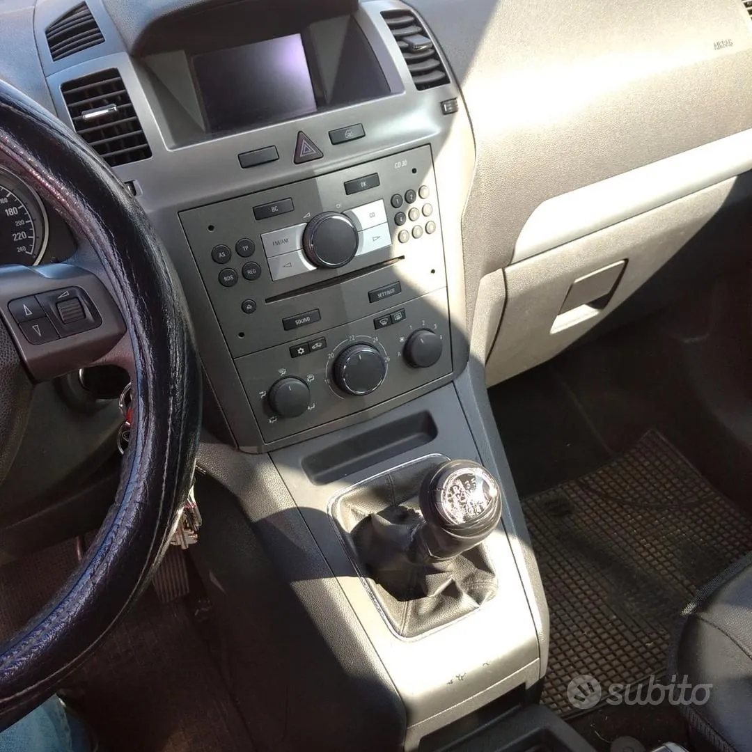 Opel Zafira 2007 photo 2