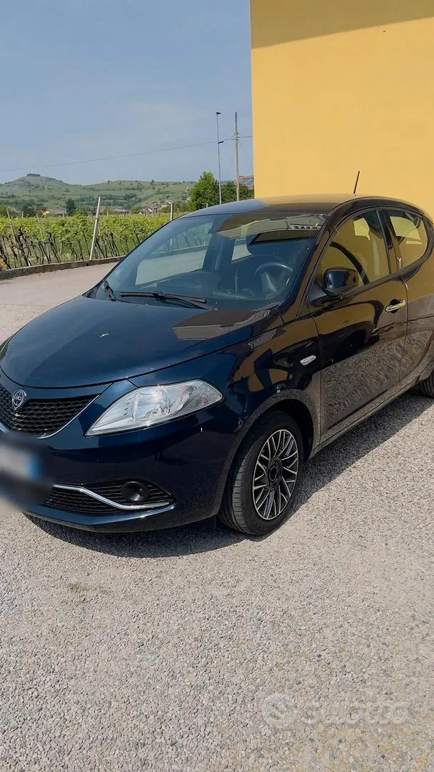 Lancia Ypsilon 2016 photo 2