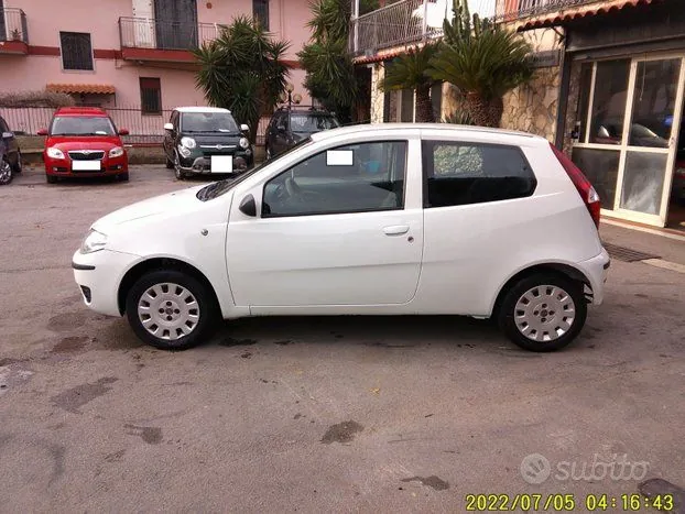 Fiat Punto 2010 photo 2