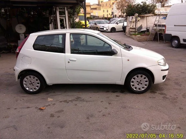 Fiat Punto 2010 photo 4