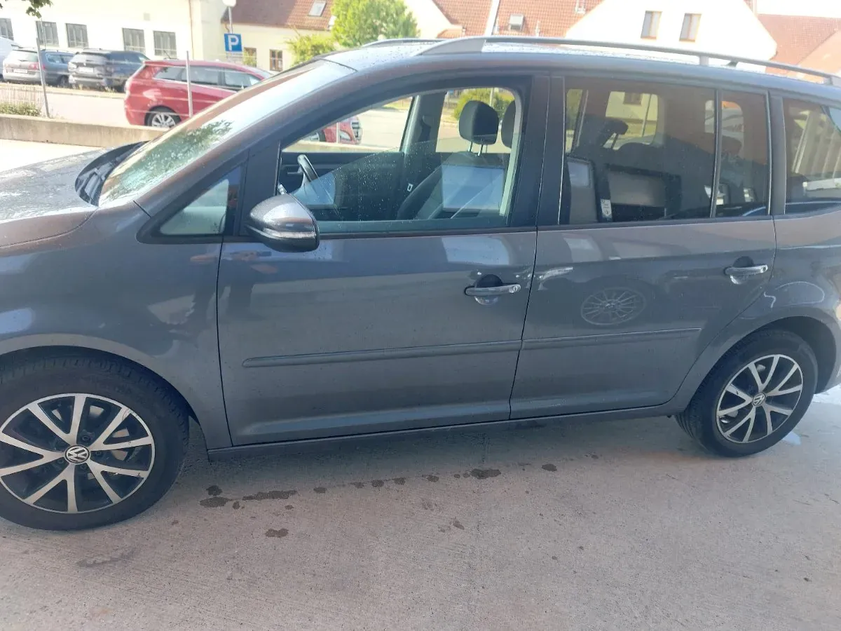 Volkswagen Touran 2014 photo 2
