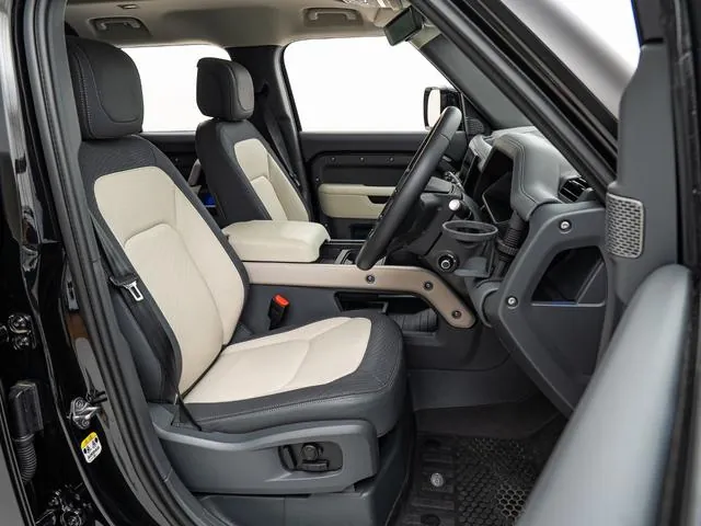 Land Rover Defender 110X - Dynamic Hse D300 2024 photo 4