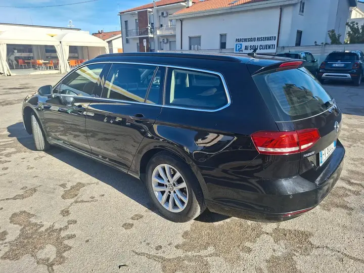 Volkswagen Passat 2016 photo 2